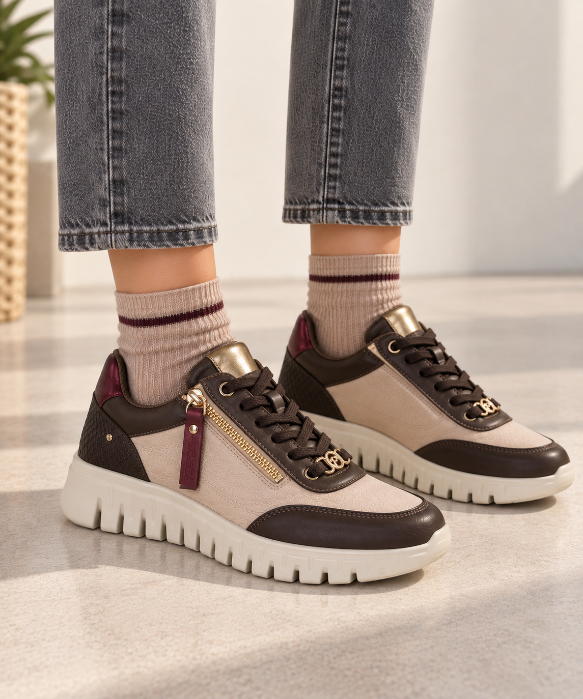 Zapatilla Carmela Beige/Marrón - Imagen 2